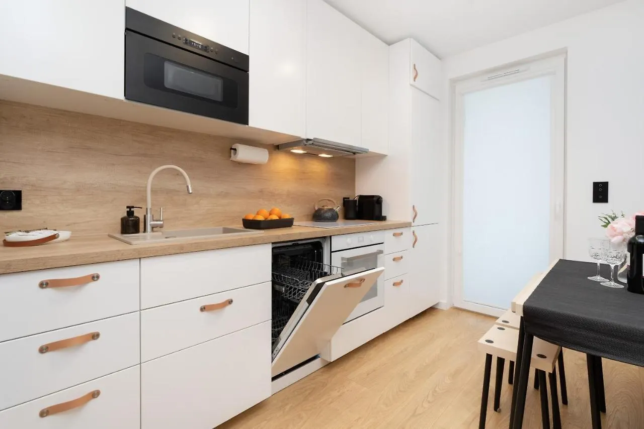 Butterfly Apartment With Parking By Noclegi Renters Gdansk